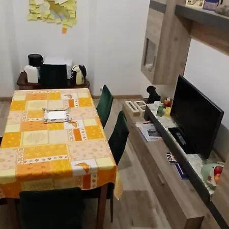 Controvento Near Train Station Apartment